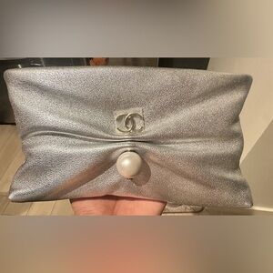 Chanel Silver Clutch Bag 25S, BRAND NEW